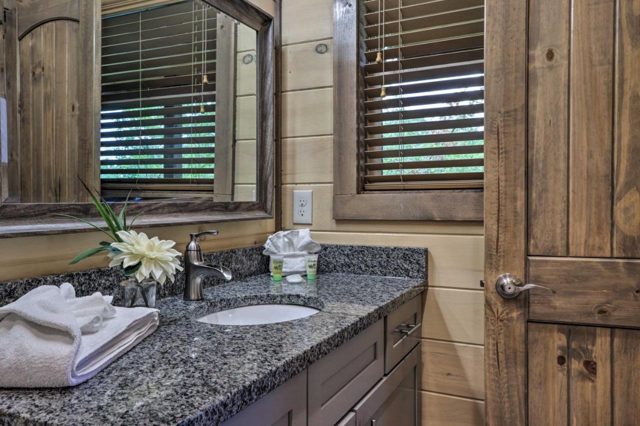 Smoky Cove Retreat With Private Hot Tub And Deck! Villa Sevierville Ngoại thất bức ảnh